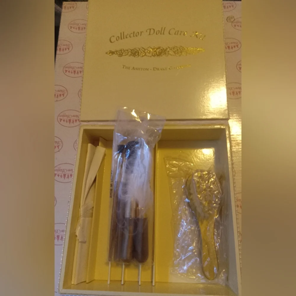 Show Stopper Porcelain Doll R305 "Demi" - Picture 7 of 7